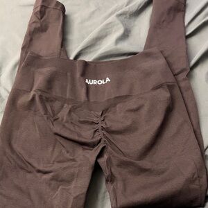AUROLA High-Waist Scrunch Seam Leggings in Deep Brown